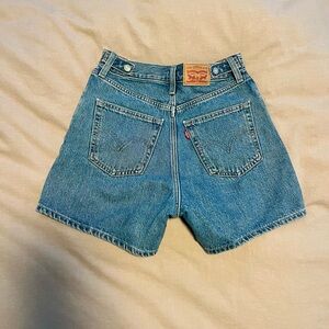 Levi's Women's High-Rise Cinch Waist Shorts